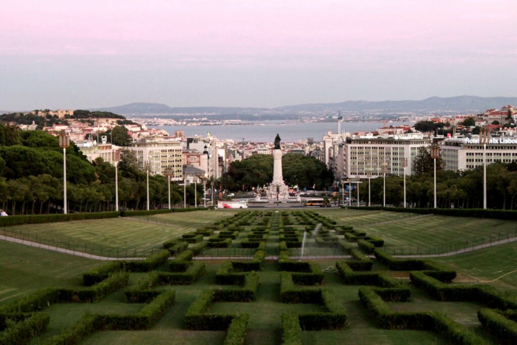 17th century gardening style gardens, spreading down Lisboa's until Marques de Pombal iconic roundabout, with an overview to it's statue and the river at the bottom